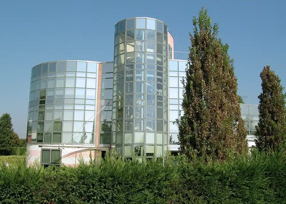 Facciate-continue-a-cellule-a-reggio-emilia-e-milano